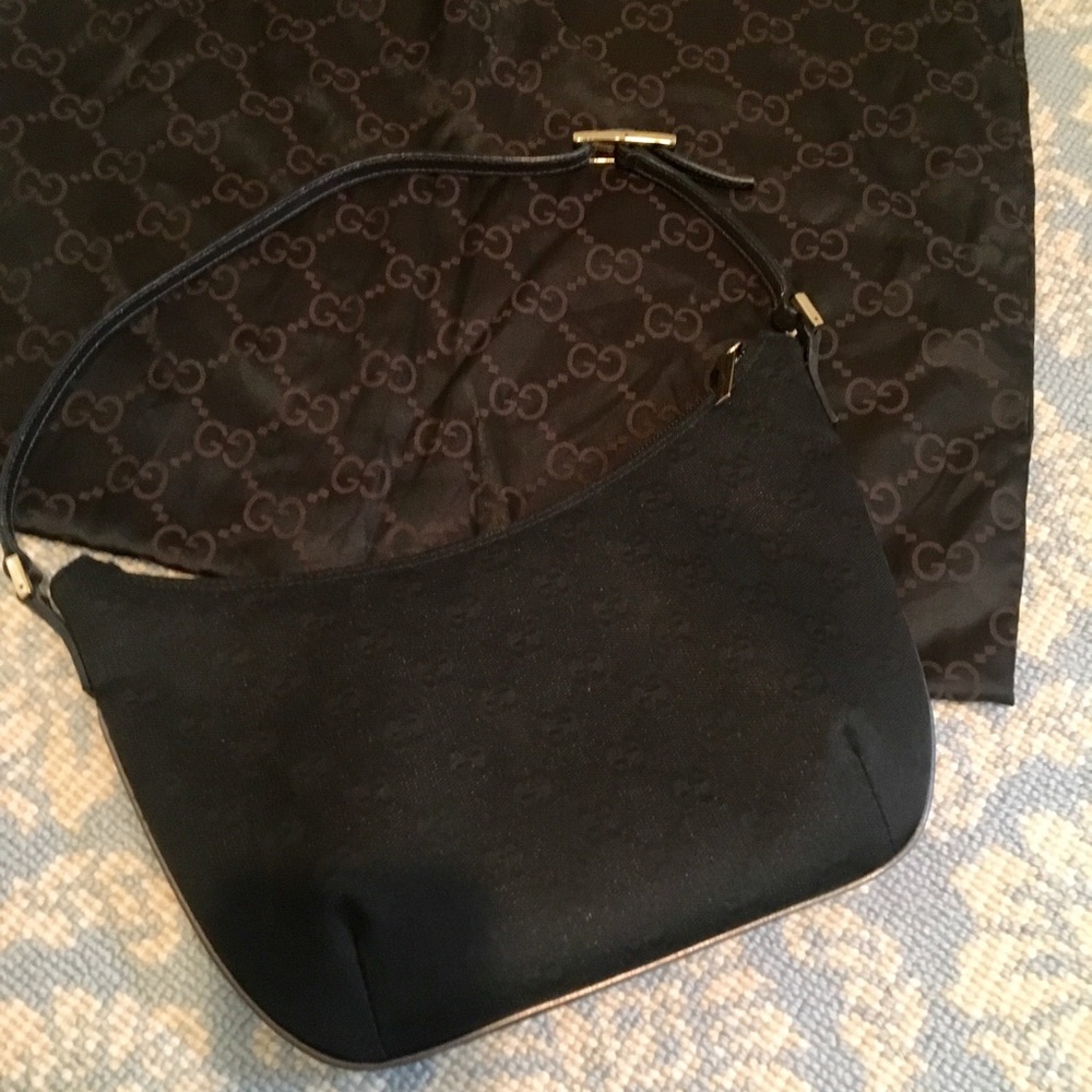 💕👛 Authentic Gucci crescent handbag